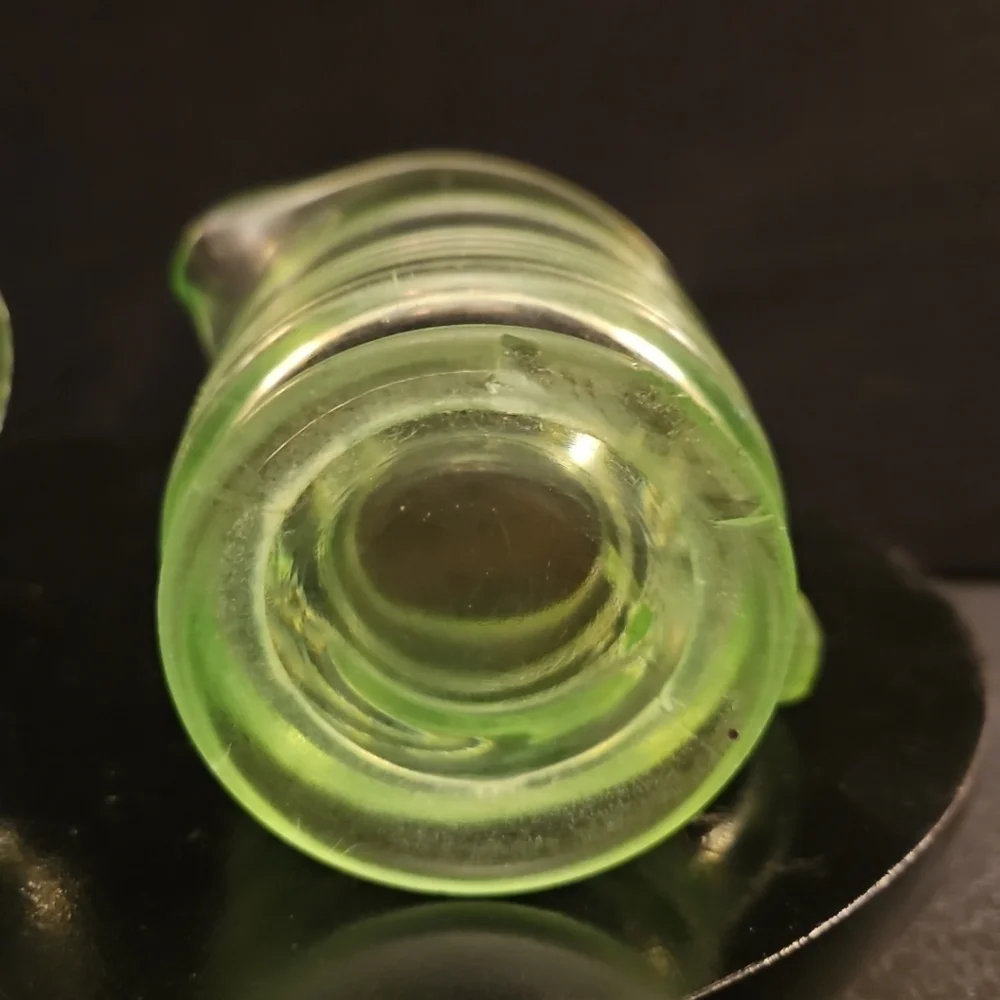 Vintage Uranium Green Glass Creamer‎ and Sugar Set